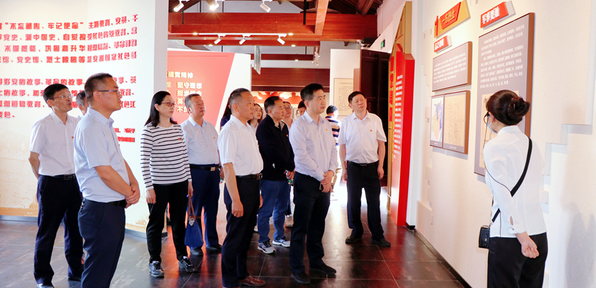 ���к�ɫ���򣬼��г���ʹ�������Ϸʸ������ܹ��ᵳ֧���벫����app�����عɼ��Ż��ص�֧���ŽῪչ���⵳���˶�